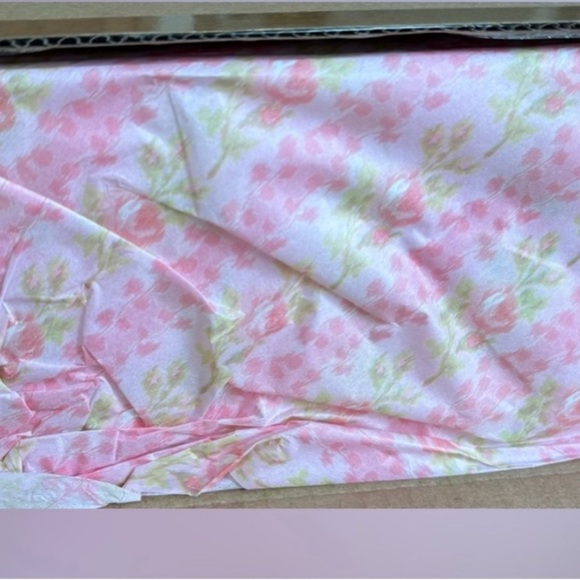 Stanley X LoveShackFancy Quencher 40 Oz Blooming Heirloom - Picture 4 of 11